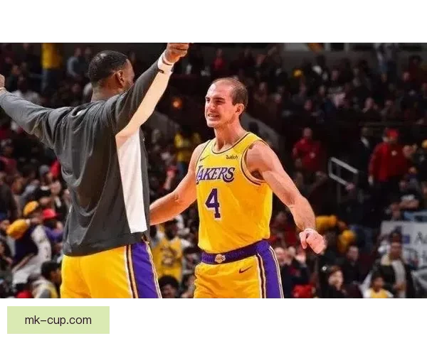 湖人对雷霆伤病报告：斯马特缺阵卡鲁索因病无缘旧主对决